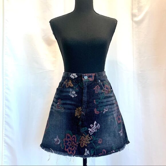 7 For All Mankind Skirt Size 27 Denim Mini A Line Floral Art Raw Hem Black - Picture 3 of 14